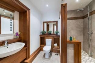 Luxury Apartment with Patio in City Centre Apartment in Edinburgh