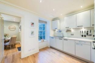 Luxury Apartment with Patio in City Centre Apartment in Edinburgh