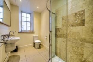 Stylish Home in New Town Apartment in Edinburgh