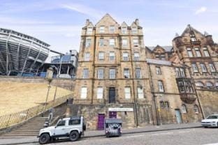 Cozy Apt near Edinburgh Castle Apartment in Edinburgh