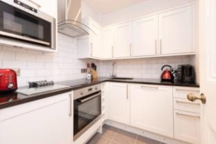 Cozy Apt near Edinburgh Castle Apartment in Edinburgh