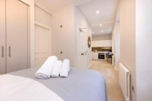 Trendy Studio on Rose South Apartment in Edinburgh