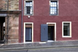 Secretaries & Typing: Chic 2bed - 3rd floor Apartment in Edinburgh