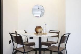 Laboratory Store: 2bed moments from Royal Mile Apartment in Edinburgh