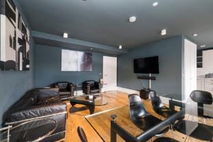 Spacious Apartment next to West End Apartment in Edinburgh