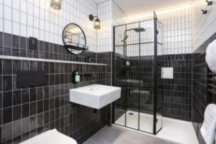Engineering: Deluxe Studio w/City Views-2nd floor Apartment in Edinburgh