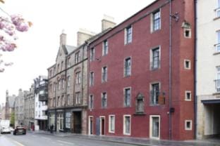 Cooper’s Room:  Stylish 2-bed near Royal Mile Apartment in Edinburgh