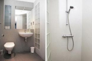Inviting Flat with Parking in Canonmills Apartment in Edinburgh