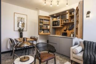 Locker Room:  Stylish 2bed w/City Views-3rd floor Apartment in Edinburgh
