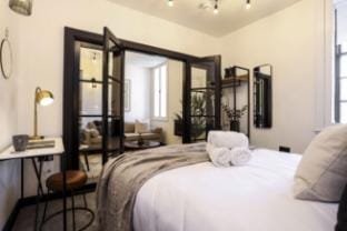 Locker Room:  Stylish 2bed w/City Views-3rd floor Apartment in Edinburgh