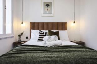 Locker Room:  Stylish 2bed w/City Views-3rd floor Apartment in Edinburgh