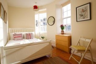 Bright Flat with Workspace in New Town Apartment in Edinburgh