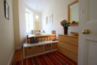 Bright Flat with Workspace in New Town Apartment in Edinburgh