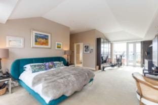 Beautiful Penthouse with Terrace & Jacuzzi Apartment in Edinburgh