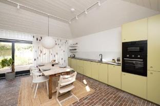 Idyllic Cottage with Garden and Patio Apartment in Edinburgh