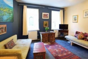 Bohemian Writers Retreat in Old Town Apartment in Edinburgh