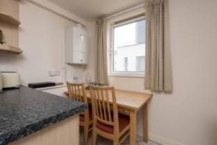 Old Town Flat with Parking near Royal Mile Apartment in Edinburgh