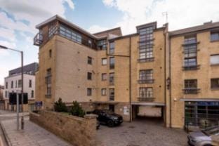 Old Town Flat with Parking near Royal Mile Apartment in Edinburgh