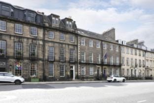 Studio w/Scenic Views-3rd floor Apartment in Edinburgh