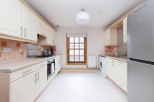Bright and Cosy Flat near The Scottish Gallery Apartment in Edinburgh