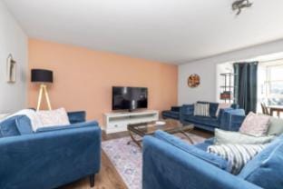 Modern apartment near Saughton Rose Gardens Apartment in Edinburgh