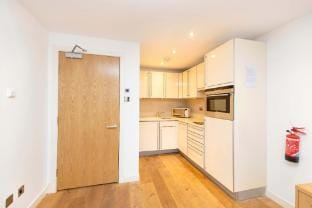 Bright Apartment in Edinburgh’s West End Apartment in Edinburgh