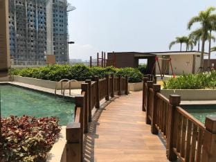 Breeze Residences with Pool View near Mall of Asia Apartment in Pasay