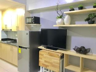 Breeze Residences with Pool View near Mall of Asia Apartment in Pasay