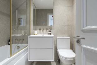 Striking apartment in Leicester Square Apartment in City of Westminster