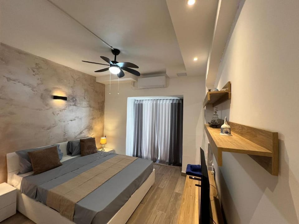 Portobello Central Suite Apartment in Sliema