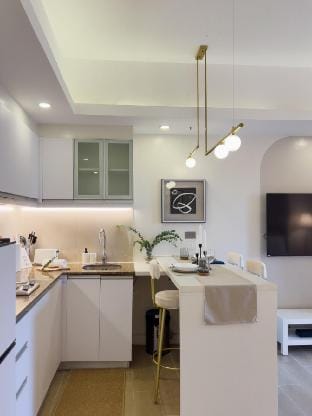 Casa Élisae | Modern Condotel | Venice Mall access Apartment in Makati