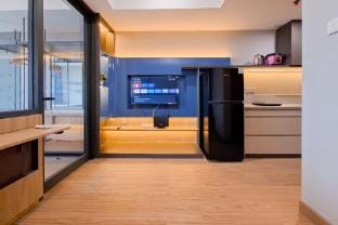 Trendy 1BR Apartment Collins Boulevard By Travelio Apartment in West Java
