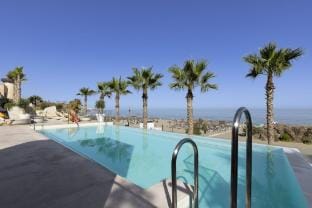 Elegant Luxury Suite with Terrace in Higueron Apartment in Fuengirola