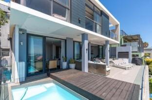 Ocean Views 5 Bedroom Apartments Apartment in Cape Town