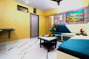 Pinaki vile parle west Apartment in Mumbai