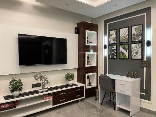 Stylish 3BHK in New Delhi | Luxe 301 Apartment in New Delhi