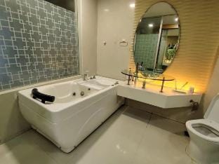 Jacuzzi & Cinema Movie Night @ KL Near MRT 1014 Apartment in Federal Territory of Kuala Lumpur