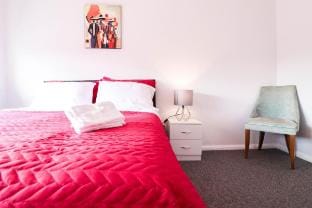 Polperro House - Stylish  Chic 2bed Hse Apartment in Orpington