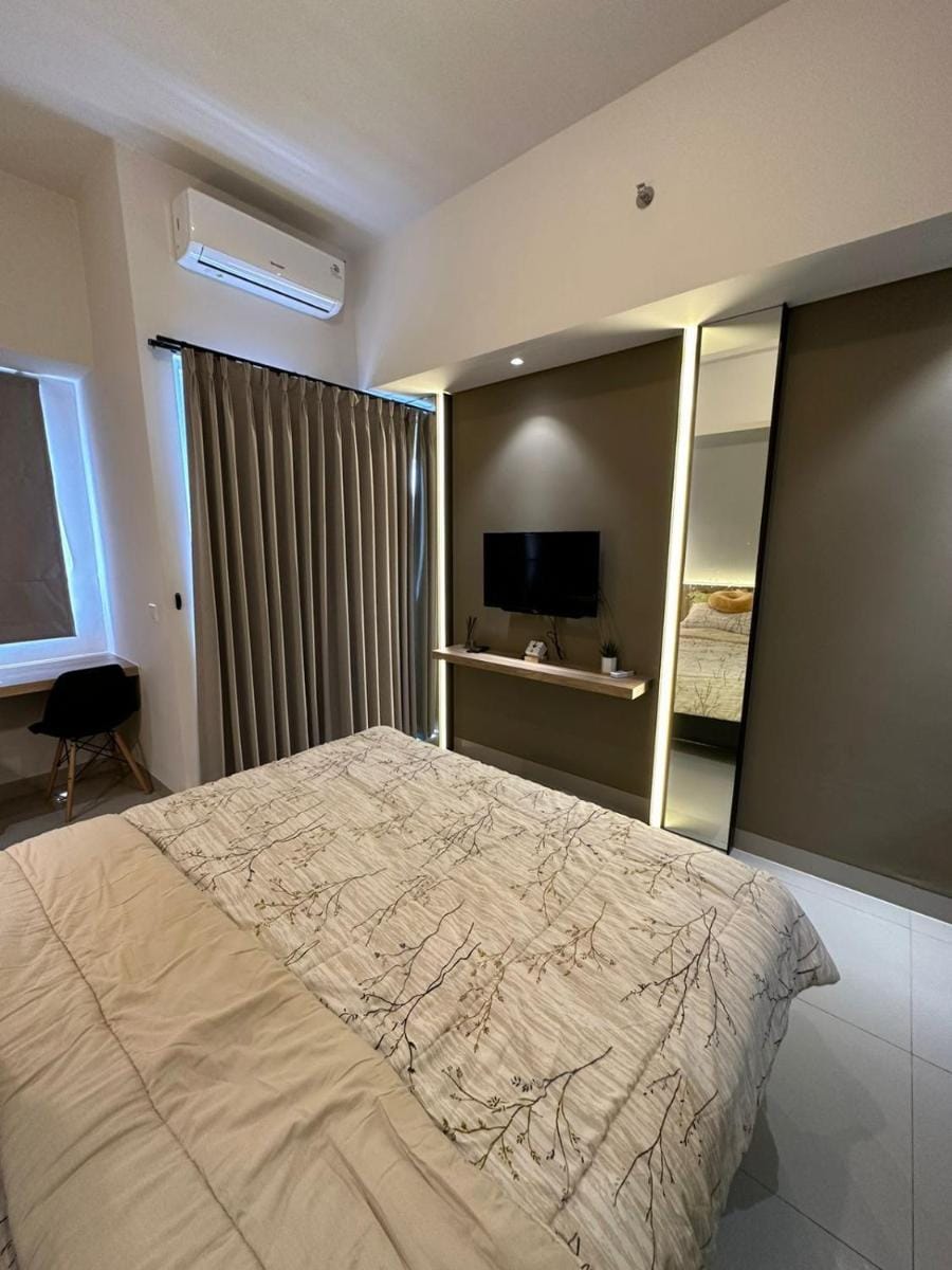 The Avenue Parkland Serpong by Ngeroomin Apartment in West Java