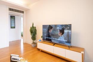 Tyms Elegant 3 Bedroom 2 Bath Close to Metro Apartment in Shanghai