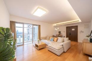 Tyms Elegant 3 Bedroom 2 Bath Close to Metro Apartment in Shanghai