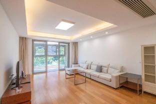 Tyms Elegant 3 Bedroom 2 Bath Close to Metro Apartment in Shanghai