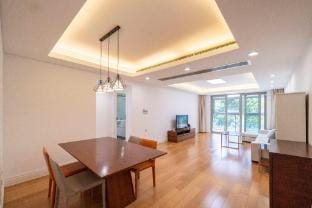 Tyms Elegant 3 Bedroom 2 Bath Close to Metro Apartment in Shanghai