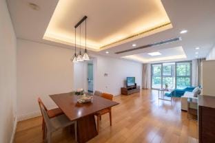 Tyms Stylish 3BR 2BA Apartment Steps from Xujiahui Apartment in Shanghai