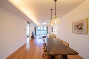 Tyms Elegant 2 Bedroom Apartment near Xujiahui Apartment in Shanghai