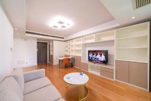 Tyms Bright 1 Bedroom 1 Living Apartment Xujiahui Apartment in Shanghai