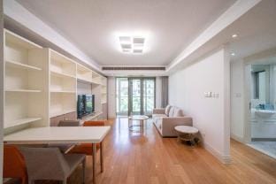 Tyms Bright 1 Bedroom 1 Living Apartment Xujiahui Apartment in Shanghai