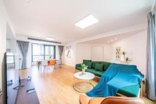 Tyms Spacious 4 Bedroom 2 Bath Apartment Apartment in Shanghai