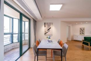 Tyms Premium 4 Bedroom Apartment Apartment in Shanghai