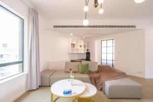 Tyms Stylish 4BR 2BA Suite Novel Garden Xujiahui Apartment in Shanghai